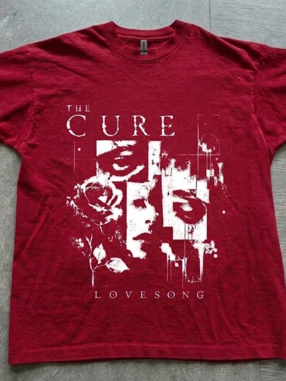 Gildan Red The Cure 'Lovesong' Graphic Tee